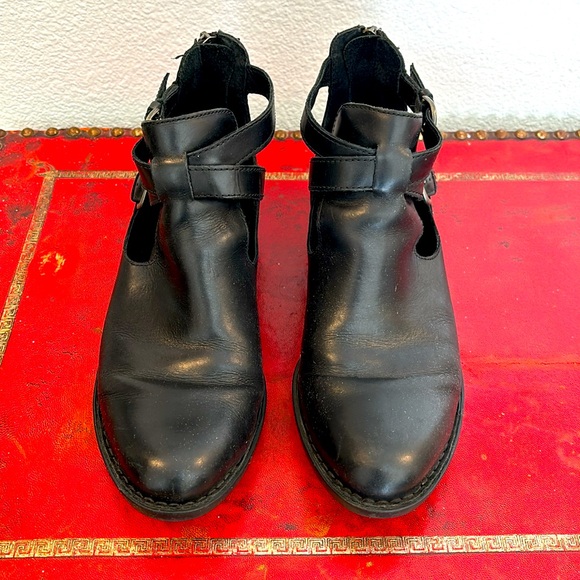 Born Vintage Leather Zip Back Open Cut Ankle Boots 9M Genuine Leather - Picture 2 of 6
